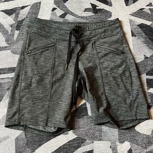 Athleta Metro Bermuda Shorts w/ Zipper Pockets